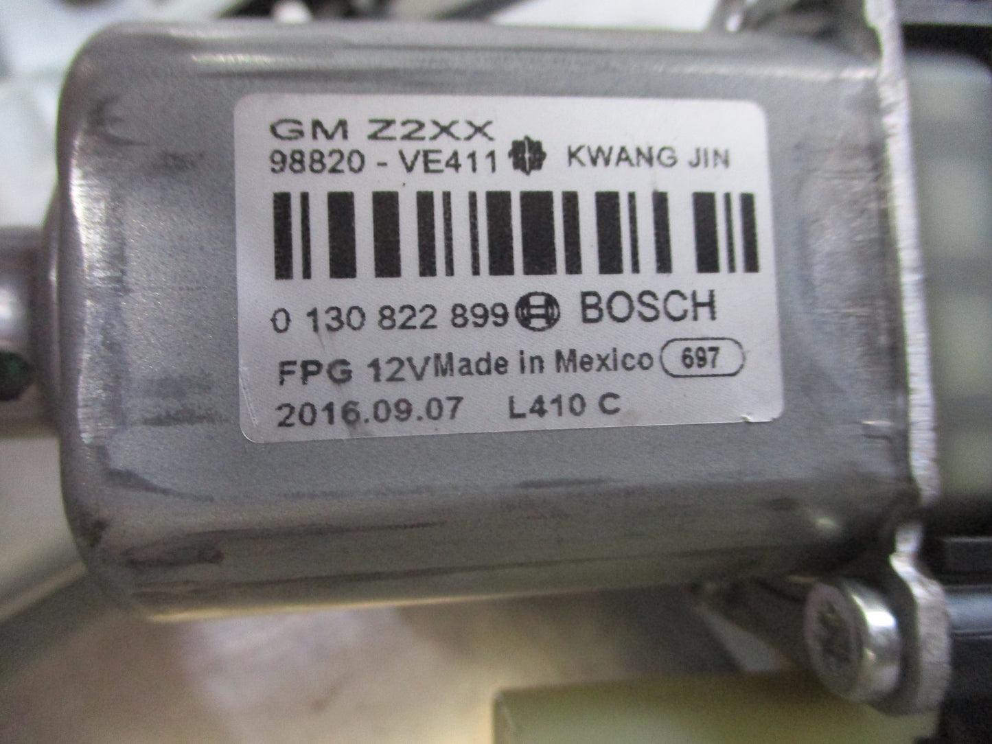 Holden WM Caprice Genuine Right Hand Front Power Window Regulator With Motor (Drivers) New Part