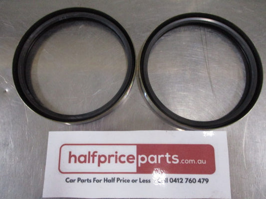 Mitsubishi Fuso Canter Genuine Front Hub Seal Pair New Part