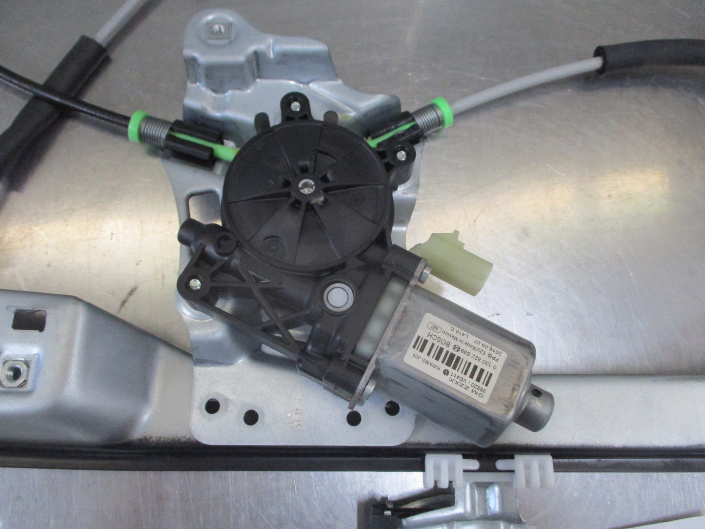 Holden WM Caprice Genuine Right Hand Front Power Window Regulator With Motor (Drivers) New Part