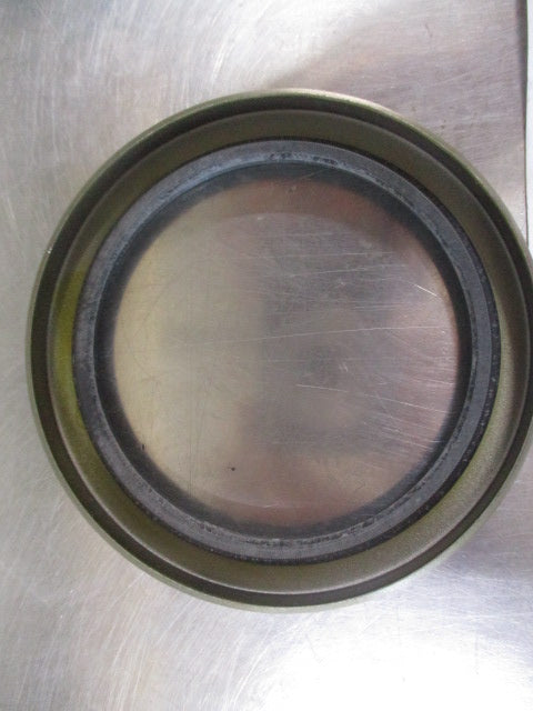 Mitsubishi Fuso Genuine Front Wheel Hub Oil Seal New Part
