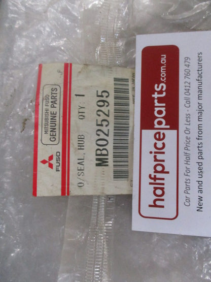 Mitsubishi Fuso Genuine Front Wheel Hub Oil Seal New Part