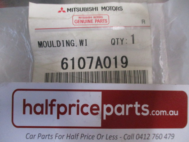 Mitsubishi Outlander Genuine Front Upper Windscreen Moulding New Part