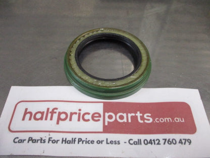 Mitsubishi Pajero/Triton/Van Genuine Front Knuckle Hub Seal New Part
