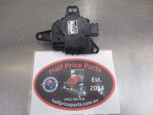 Kia Carnival/Cerato/Optima/Sportage Genuine Right Hand Door Temp Actuator New Part