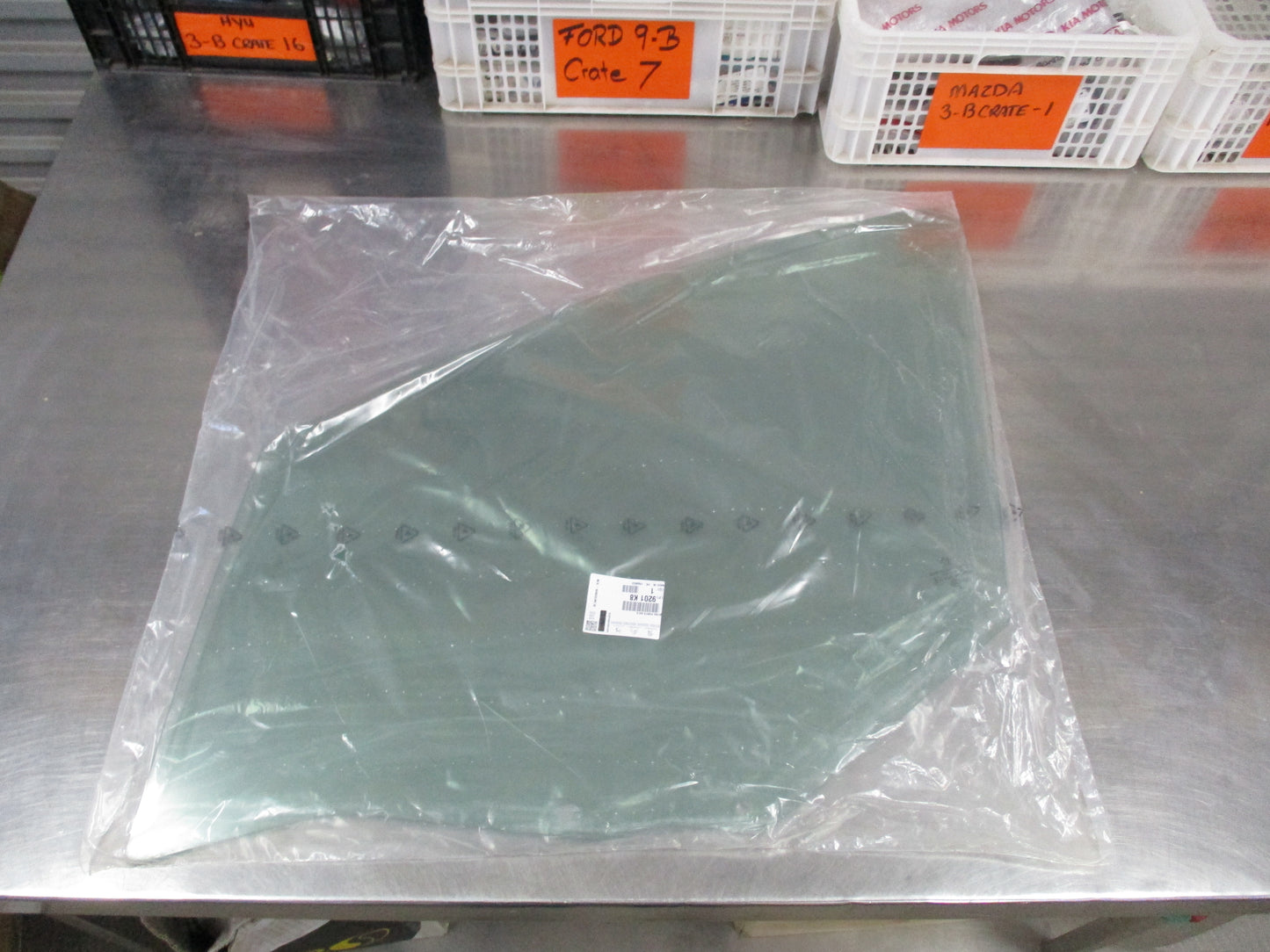 Peugeot 308 Genuine Front Passenger (Left) Side Glass NO CLIPS New