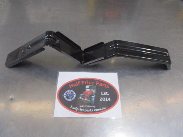 Kia Carnival Lower Front Right hand side Bracket NEW PART