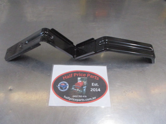 Kia Carnival Lower Front Right hand side Bracket NEW PART