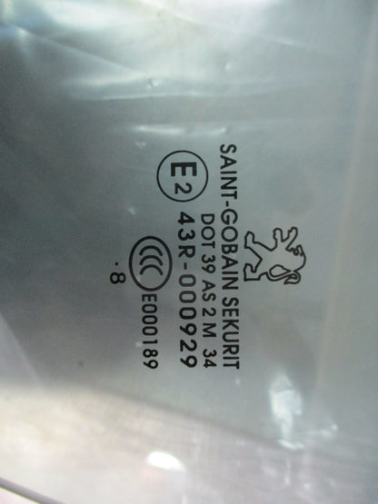 Peugeot 308 Genuine Front Passenger (Left) Side Glass NO CLIPS New