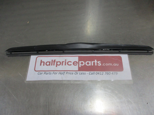 Kia Carnival Genuine Passenger Side Replacement Windscreen Wiper New Part
