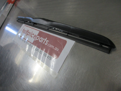 Kia Carnival Genuine Passenger Side Replacement Windscreen Wiper New Part