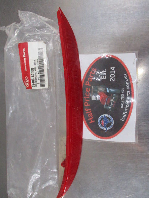 Kia Cerato Genuine Right Hand Rear Bumper Reflector New Part