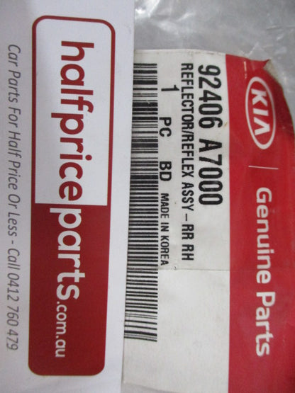 Kia Cerato Genuine Right Hand Rear Bumper Reflector New Part