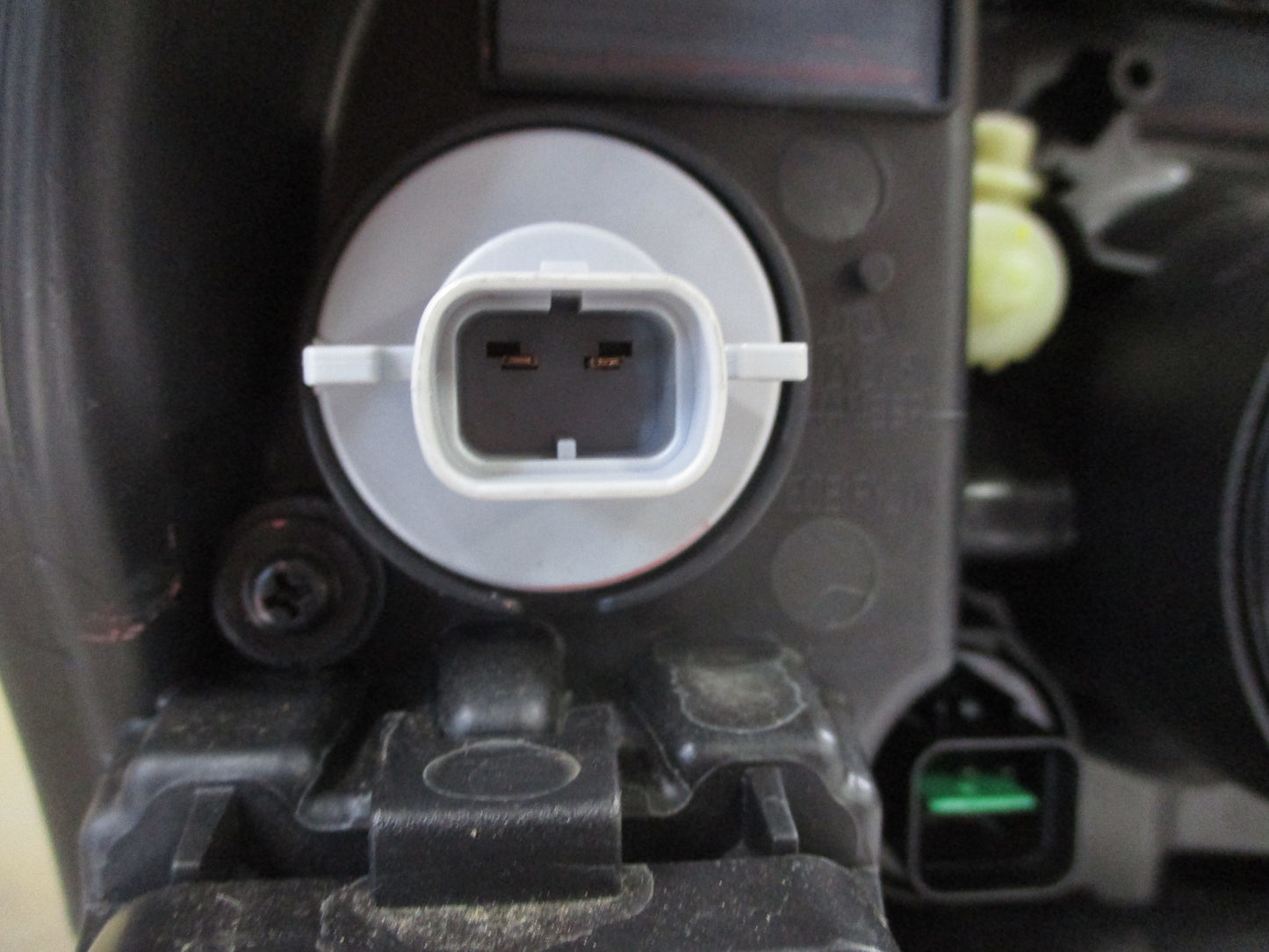 Holden Captiva 7 CG Genuine Left Hand Front Head Light Assembly New Part