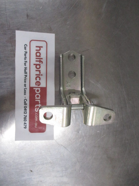 Mitsubishi Pajero Genuine Right Hand Front Lower Door Hinge New Part