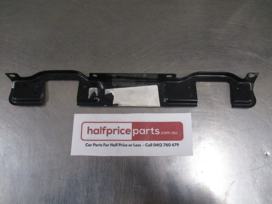 Mitsubishi Outlander Genuine Rear Bumper Centre Licence Plate Light Bracket New Part