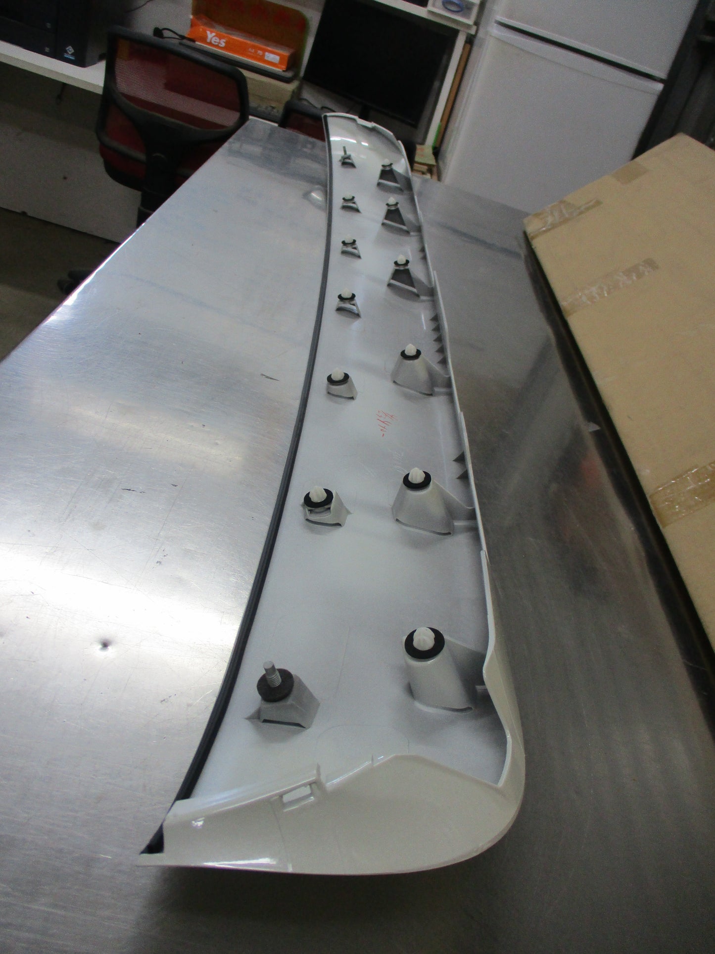 Nissan Cube Genuine Rear Tail Gate Outer Finisher Panel (Factory Painted Pearl White)New Part