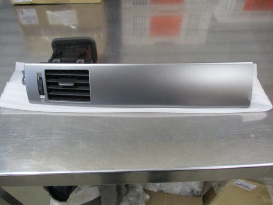 Nissan Tiida Genuine Front Left (Passengers) Air Vent And Trim New