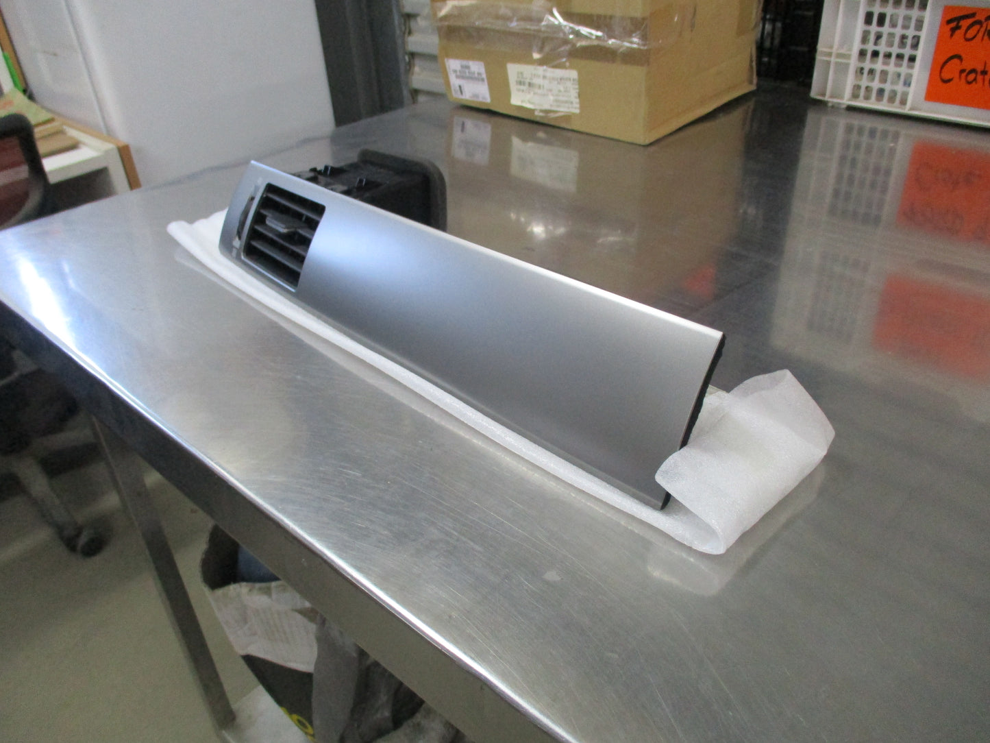 Nissan Tiida Genuine Front Left (Passengers) Air Vent And Trim New