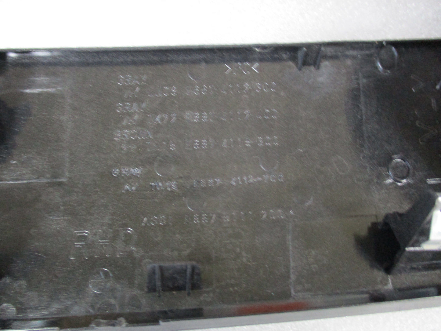 Nissan Tiida Genuine Front Left (Passengers) Air Vent And Trim New