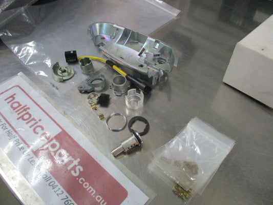 Holden Commodore/Statesman Genuine Right Hand Front Door Handle Bracket And Lock Kit New Part