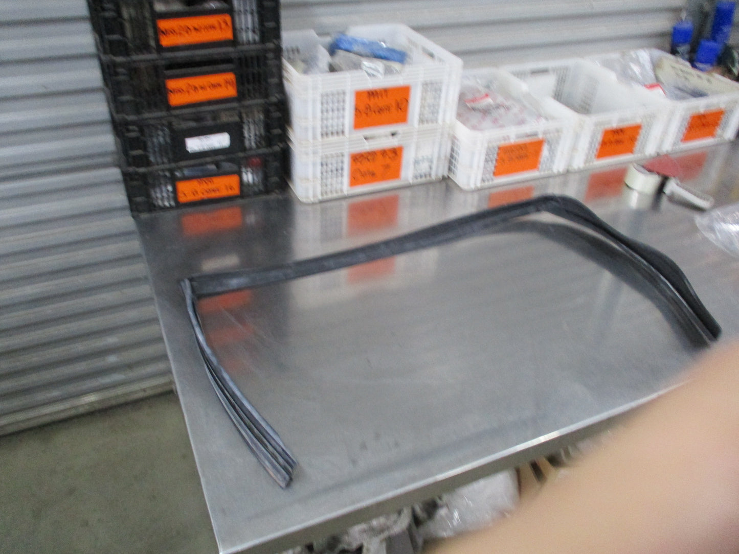 Holden VF Commodore Genuine Front Passengers Window Rubber/Weatherstrip New Part