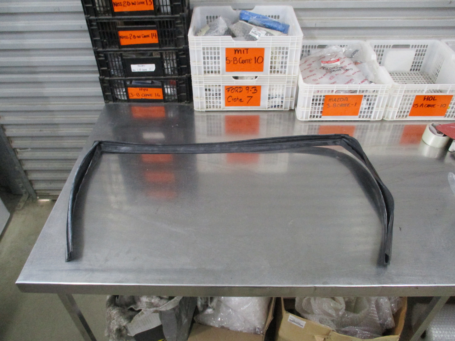 Holden VF Commodore Genuine Front Passengers Window Rubber/Weatherstrip New Part