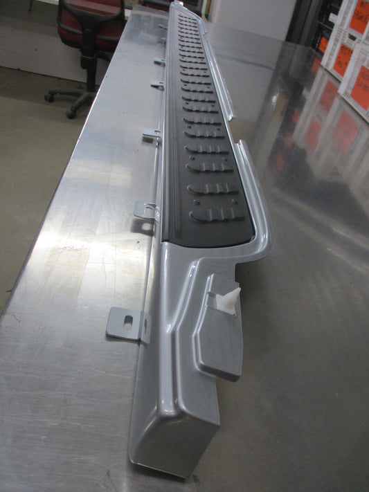 Mitsubishi Pajero Genuine Right Hand Side Step Plate New Part