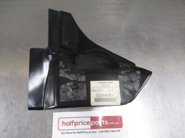 Mitsubishi Pajero Genuine Left Hand Rear Inner Wheelhouse Plate New Part