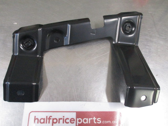 Mitsubishi Pajero Genuine Left Front Bumper Bracket New Part