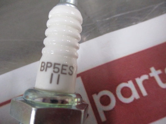 Mitsubishi Pajero/Colt/Lancer/Mirage Genuine/NGK Spark Plug New Part