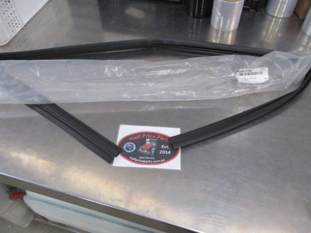 Kia Cerato Genuine Left Hand Side Front Glass Window Run Rubber (Passenger) New Part