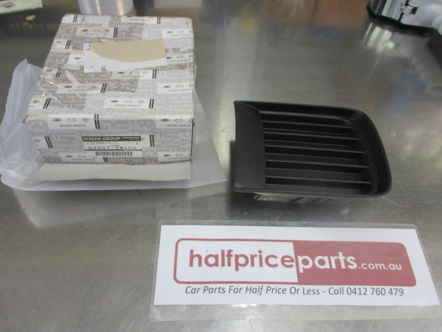 Nissan R50 Pathfinder Genuine Left Hand Front Fog Light Grille New Part