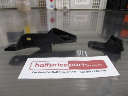 Mitsubishi Pajero Genuine Right Hand Headlight Bracket Assembly New Part