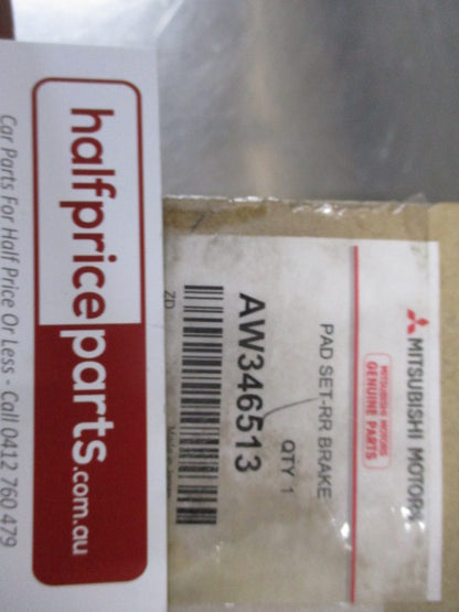 Mitsubishi Magna Genuine Rear Pad Set New Part