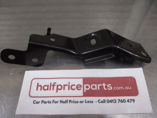 Mitsubishi Outlander Genuine Front Left Hand Side Bumper Bar Face Bracket New Part