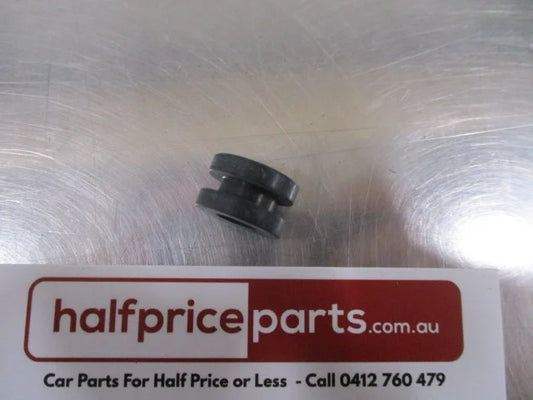 Holden VS/VT/VX/VY/VU Commodore Genuine Engine Cover Gromet New Part