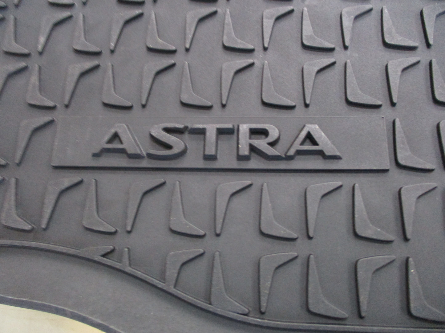 Holden Astra Genuine Tailored Rubber Mats Set Of 4 New