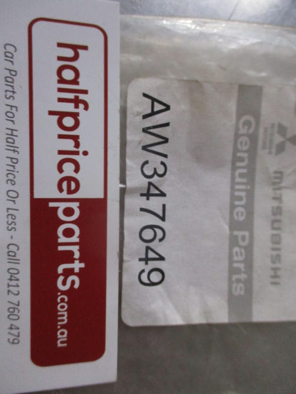 Mitsubishi Pajero/Triton/Terracan Genuine Front Hub Oil Seal New Part
