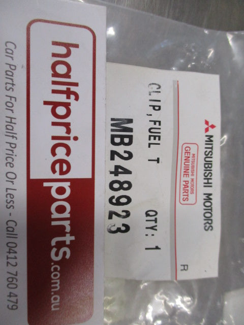 Mitsubishi Challenger/Pajero Sport Genuine Fuel Tank Hose Clip New Part