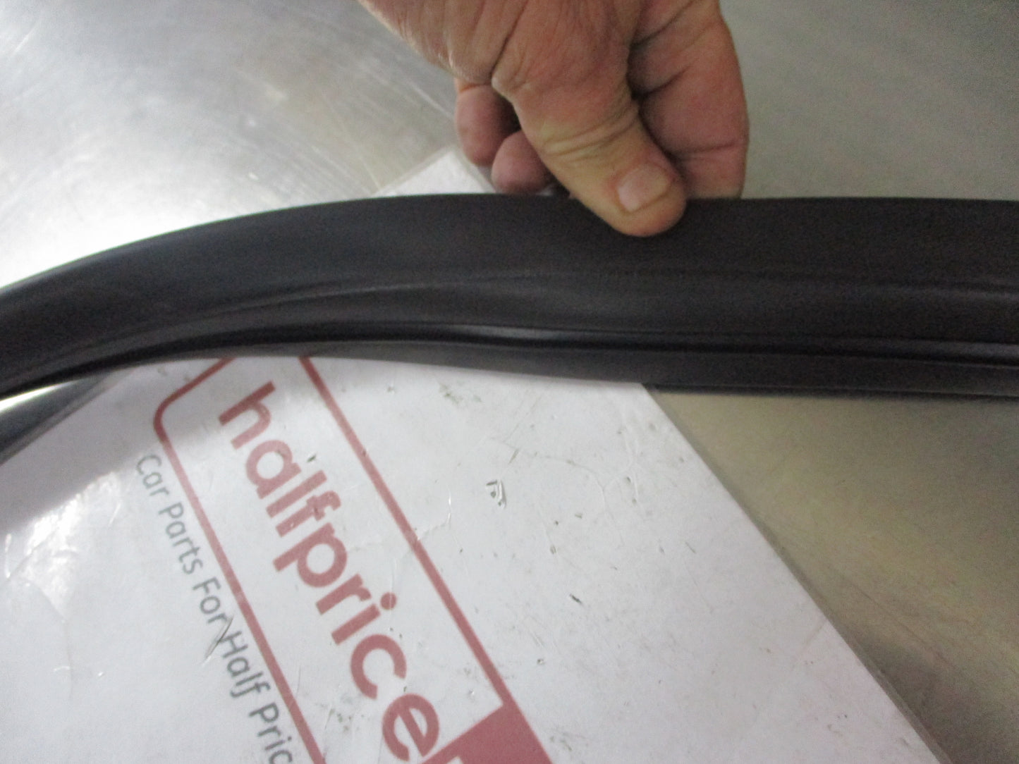 Holden Captiva Genuine Front Window Weather Strip New Part