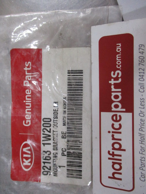 Kia Rio Genuine Left Outer Headlight Mounting Bracket New Part