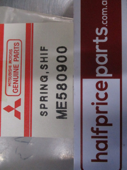 Mitsubishi Pajero Genuine Manual Transmission 5th Gear & Reverse Synchro Key Spring New Part