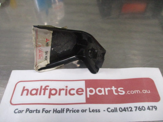 Mitsubishi Outlander Genuine Front Guard Reinforced Rear Apron Bracket New Part