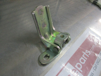 Hyundai Santa Fe / Kia Sorento Genuine Right Hand Rear Door Lower Hinge Assembly New Part