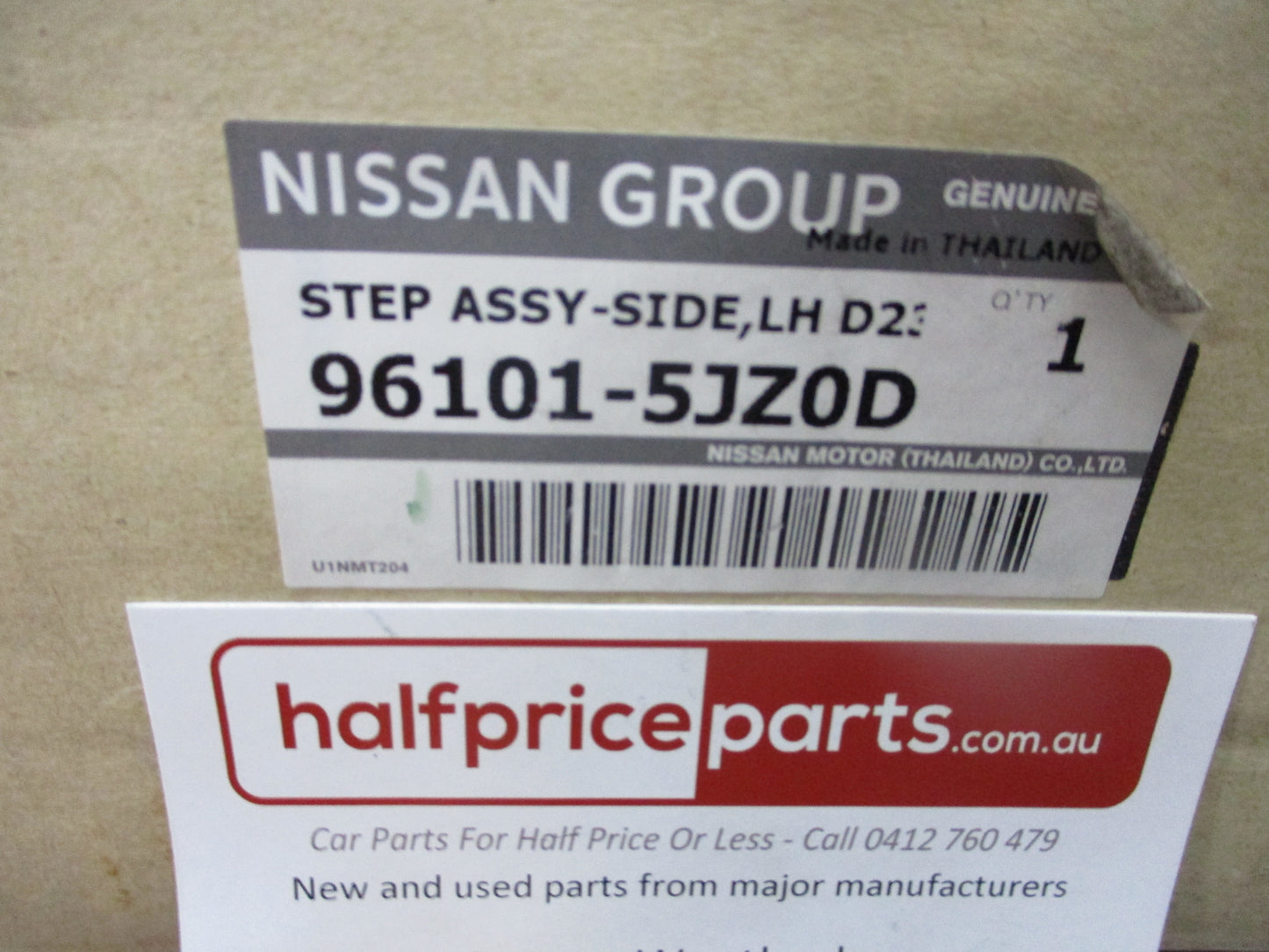 Nissan Navara D23 NP300 Dual Cab Genuine Left Hand Side Step With Ends New Part