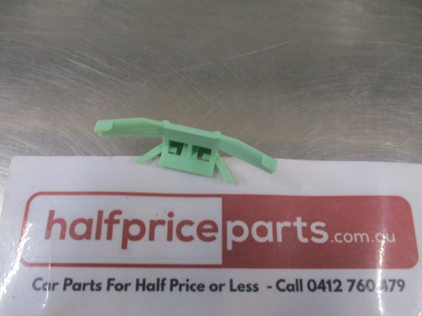 Mitsubishi 380 Genuine Drip Moulding Clip New Part