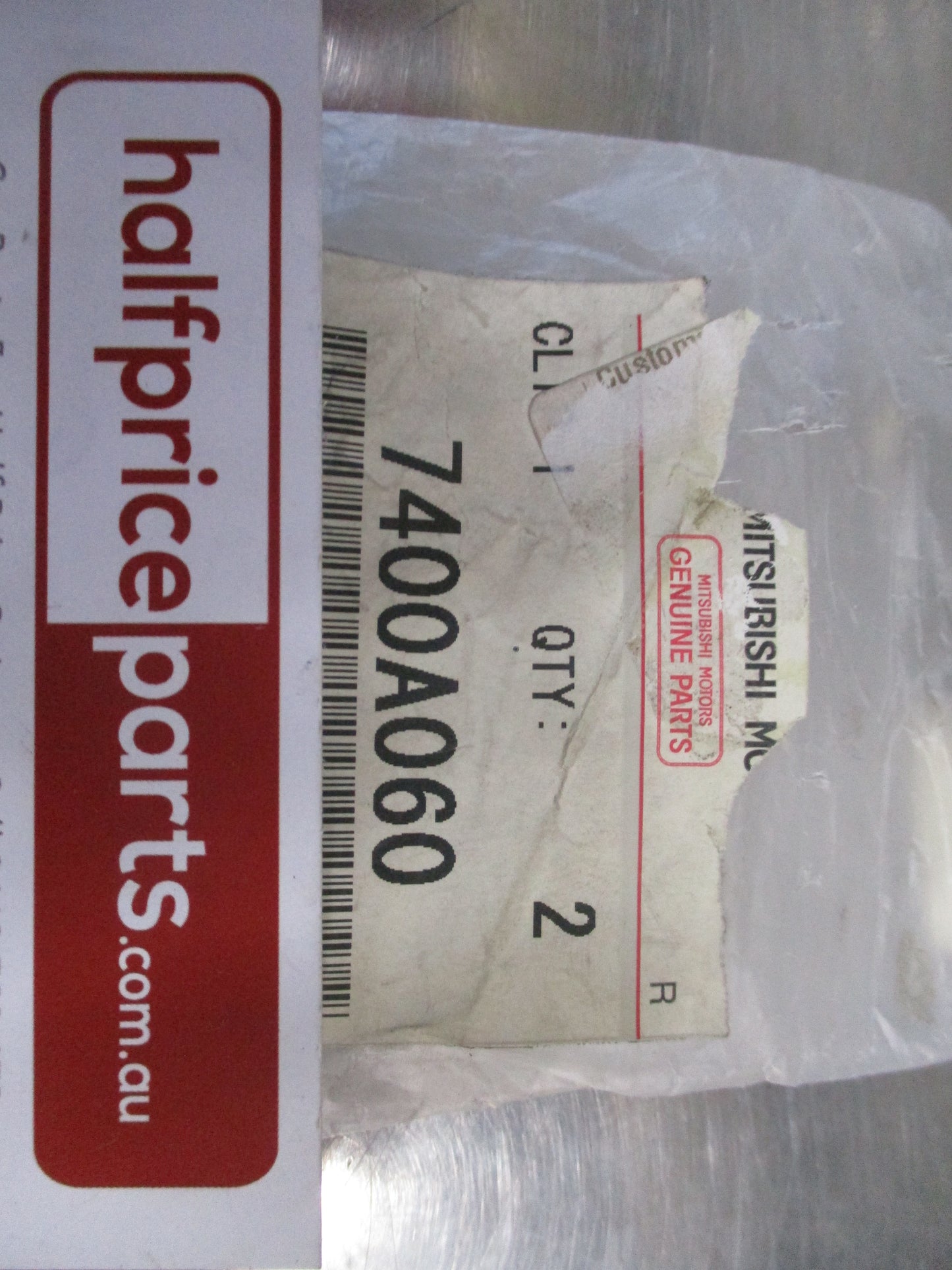 Mitsubishi 380 Genuine Drip Moulding Clip New Part