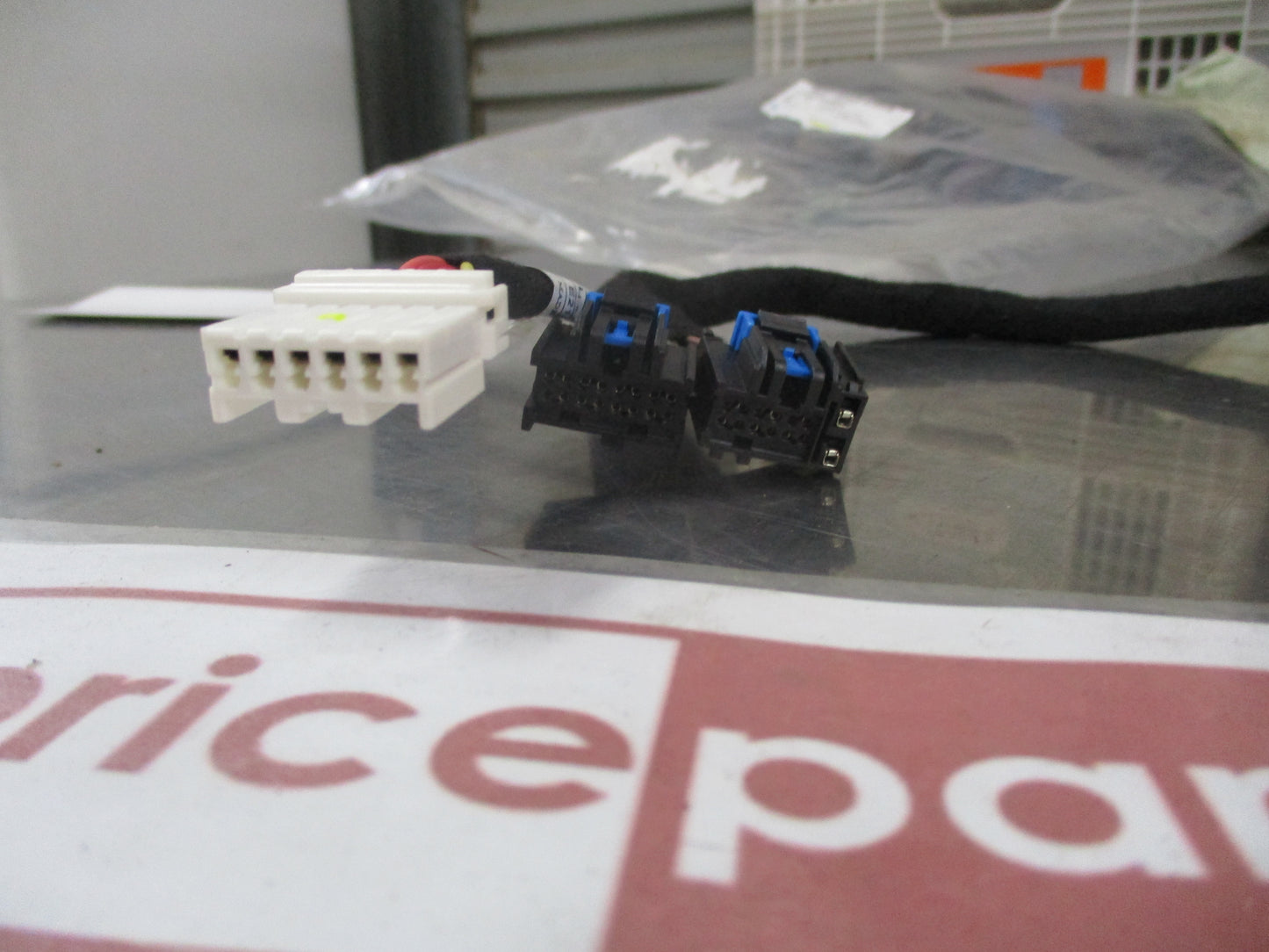 Holden Captiva/Epica Genuine Bluetooth And DVD Breakout Harness New Part