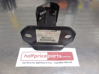 Mitsubishi Pajero Genuine Left Hand Front Bumper Bracket New Part