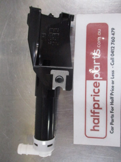 Mitsubishi Pajero Genuine Right Hand Front Headlight Washer Actuator Nozzle/Cap New Part